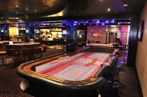 the vic grosvenor casino poker room/
